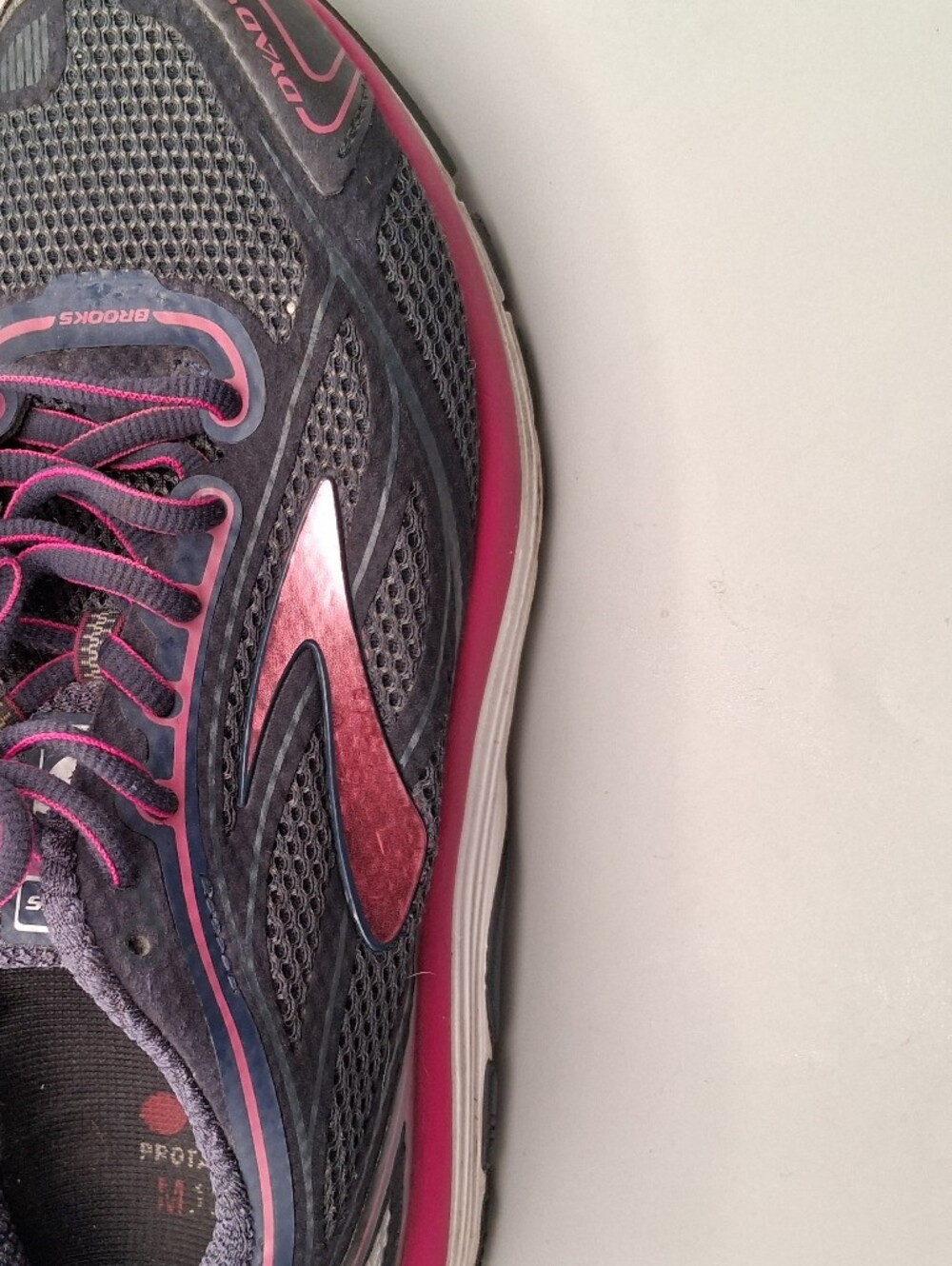 Brooks Women's Gray and Pink Running Sneakers